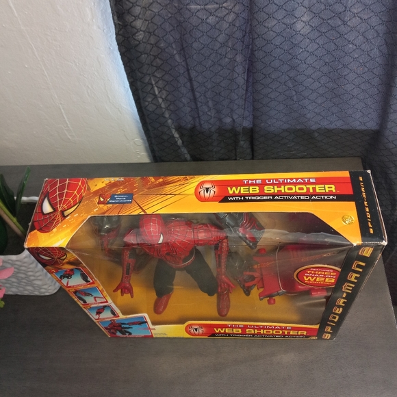 2004 Toy Biz Spiderman 2 The Ultimate Web Shooter With Trigger Activated Action - Picture 5 of 8